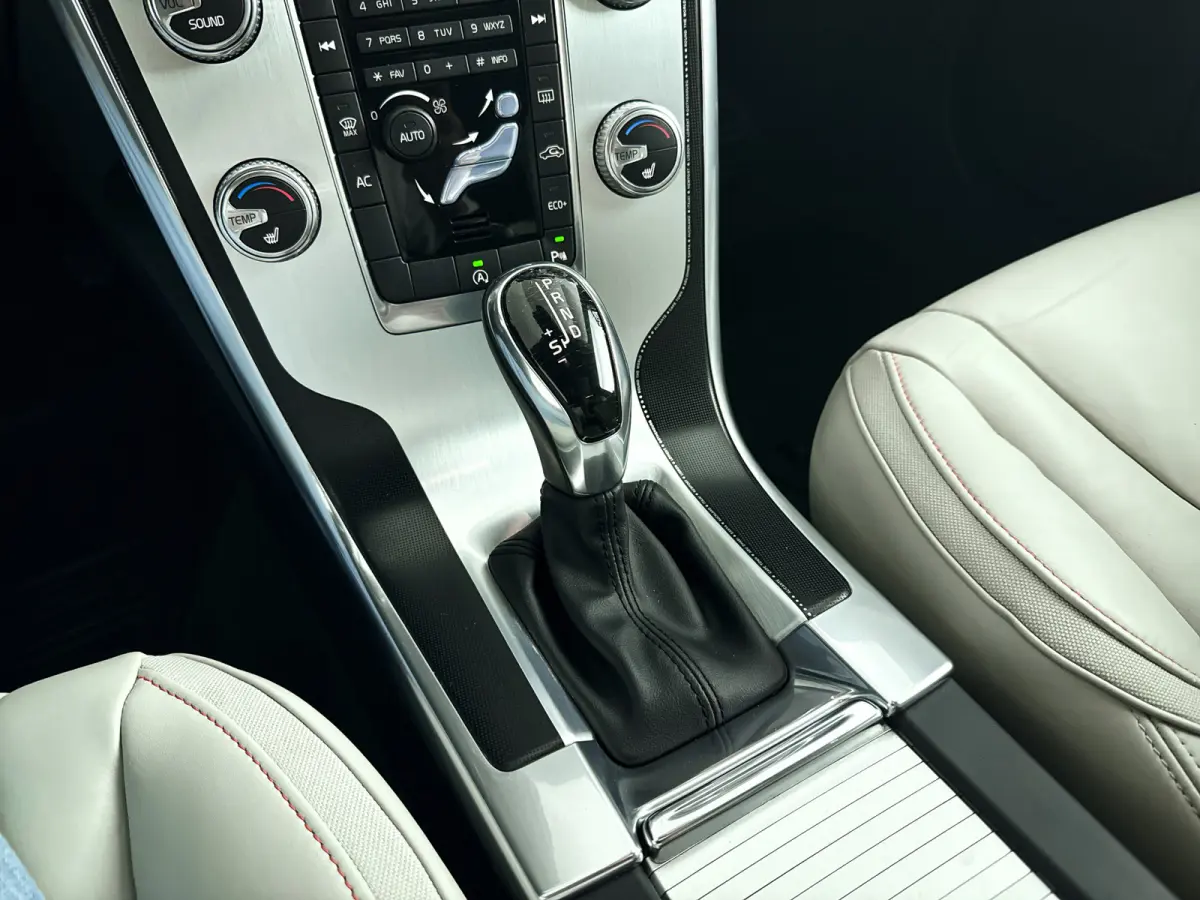 2.0 T5 FWD Ocean Race | Panoramadak | Park assist | Harman Kardon | Stoelverwarming