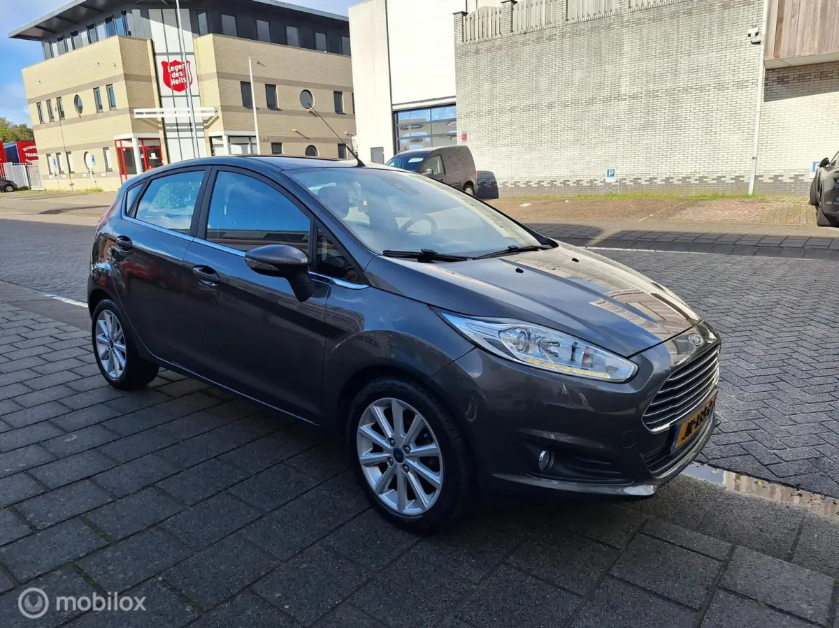 1.0 ECOBOOST TITANIUM • Cruise Control •