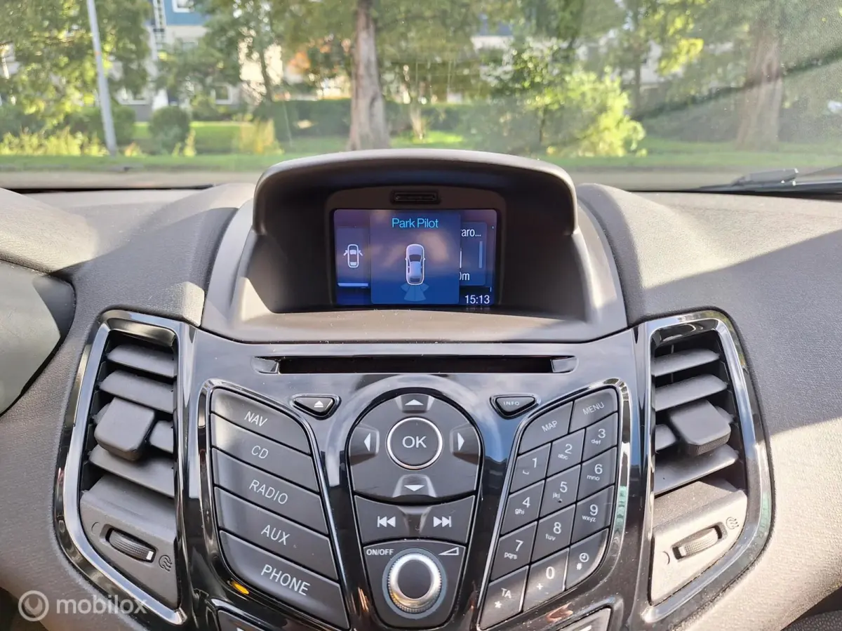 1.0 ECOBOOST TITANIUM • Cruise Control •