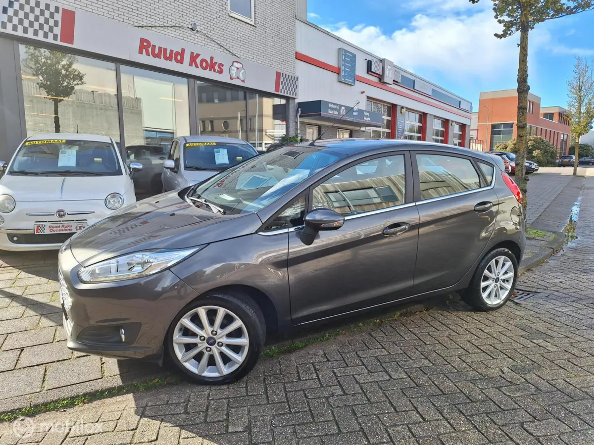 1.0 ECOBOOST TITANIUM • Cruise Control •