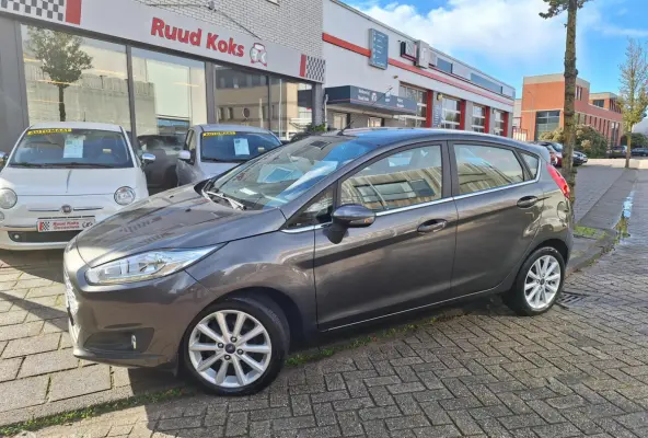1.0 ECOBOOST TITANIUM • Cruise Control •