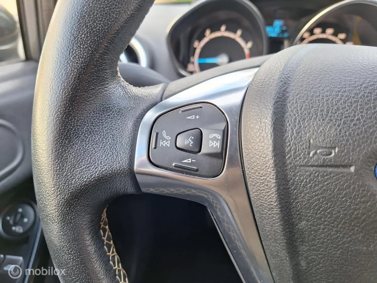 1.0 ECOBOOST TITANIUM • Cruise Control •