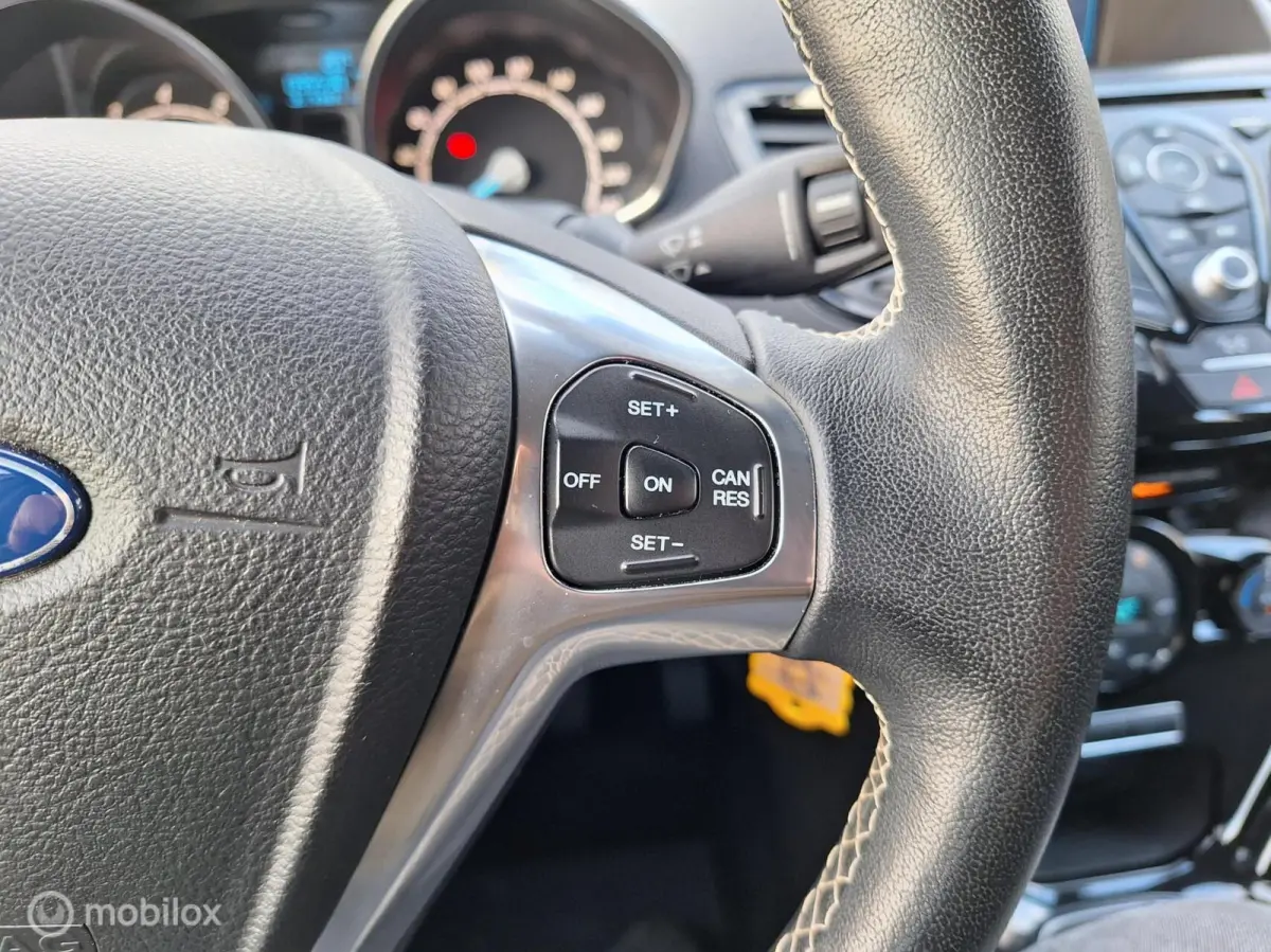 1.0 ECOBOOST TITANIUM • Cruise Control •