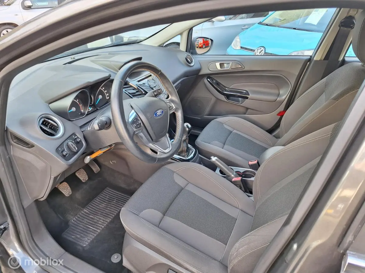 1.0 ECOBOOST TITANIUM • Cruise Control •
