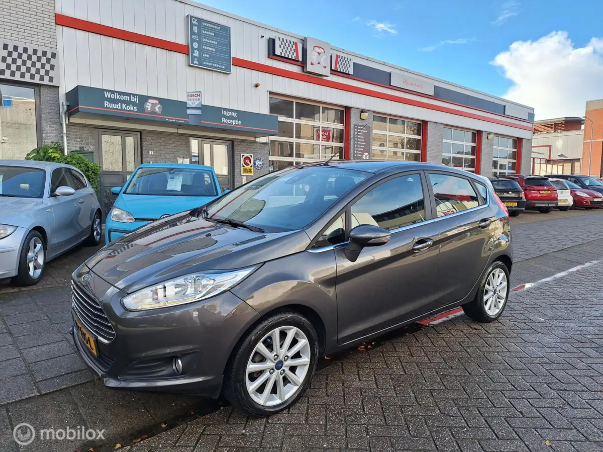 1.0 ECOBOOST TITANIUM • Cruise Control •