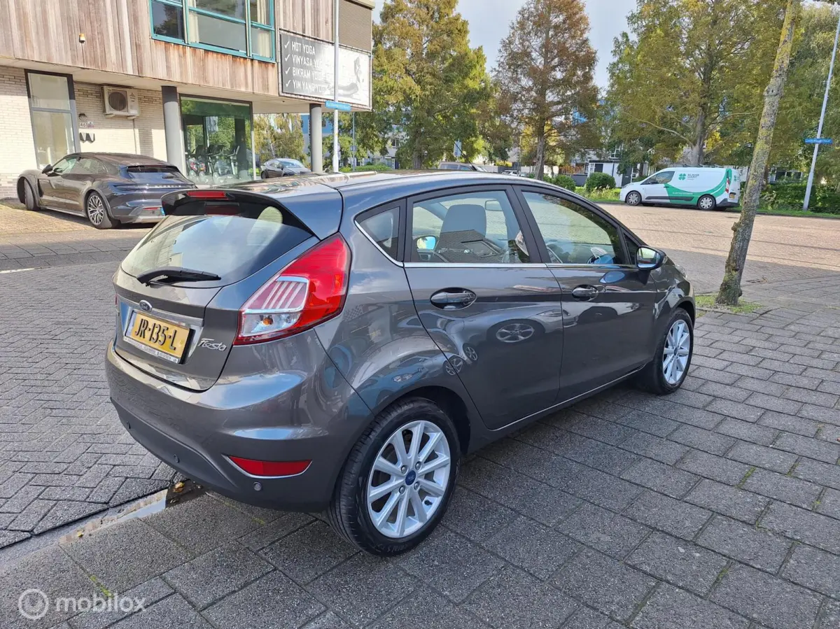 1.0 ECOBOOST TITANIUM • Cruise Control •