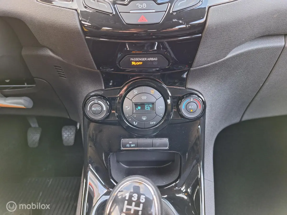 1.0 ECOBOOST TITANIUM • Cruise Control •