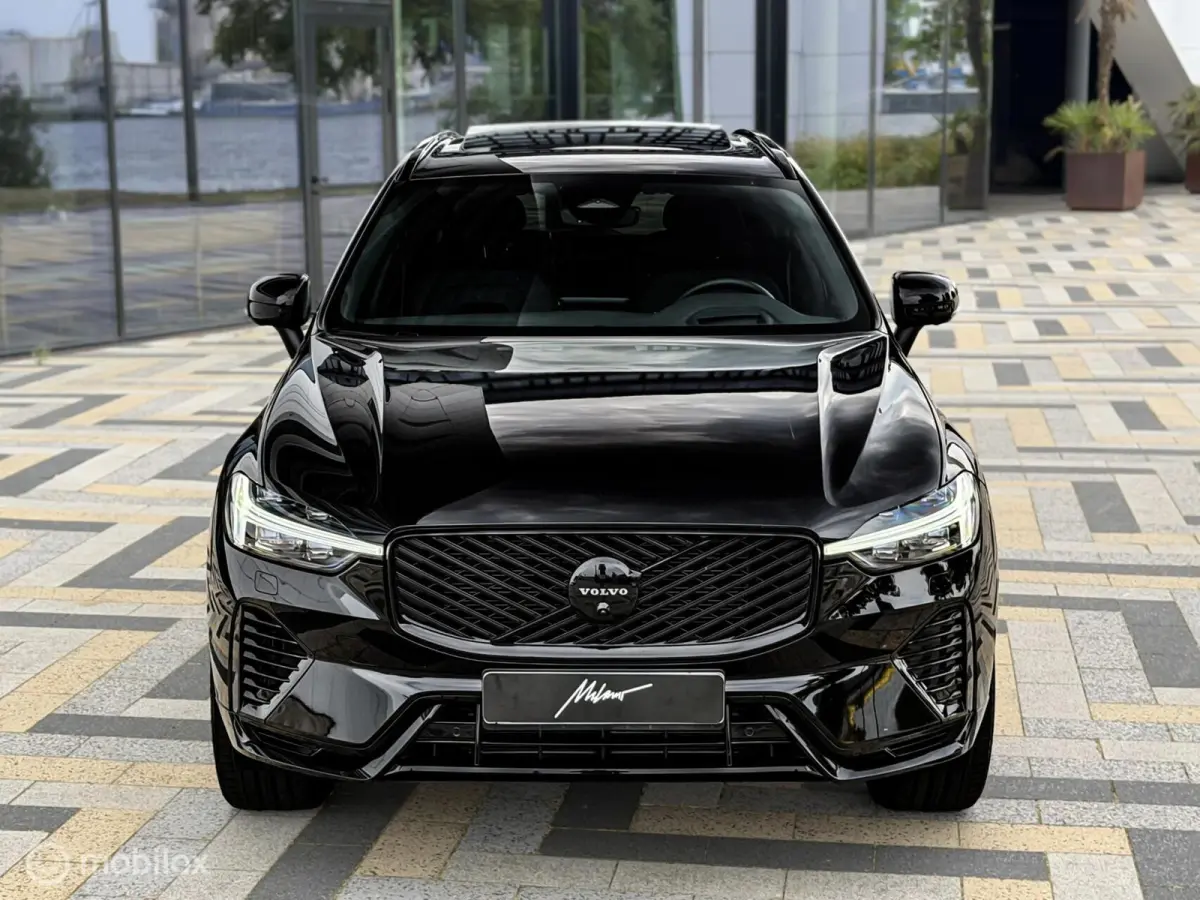2.0 T8 Plug-in hybrid AWD Ultra Black Pano