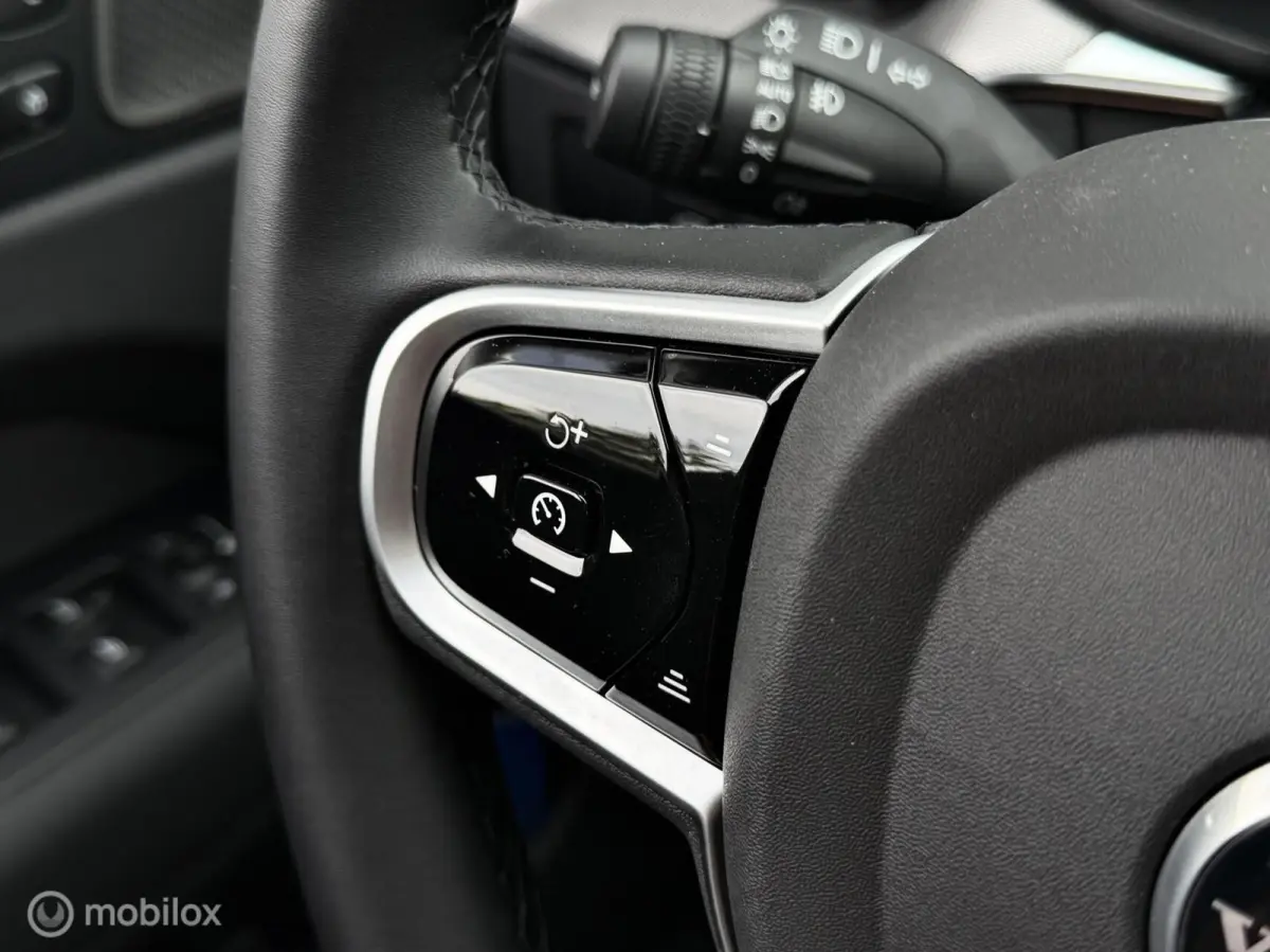 2.0 T8 Plug-in hybrid AWD Ultra Black Pano