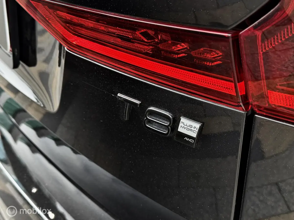 2.0 T8 Plug-in hybrid AWD Ultra Black Pano