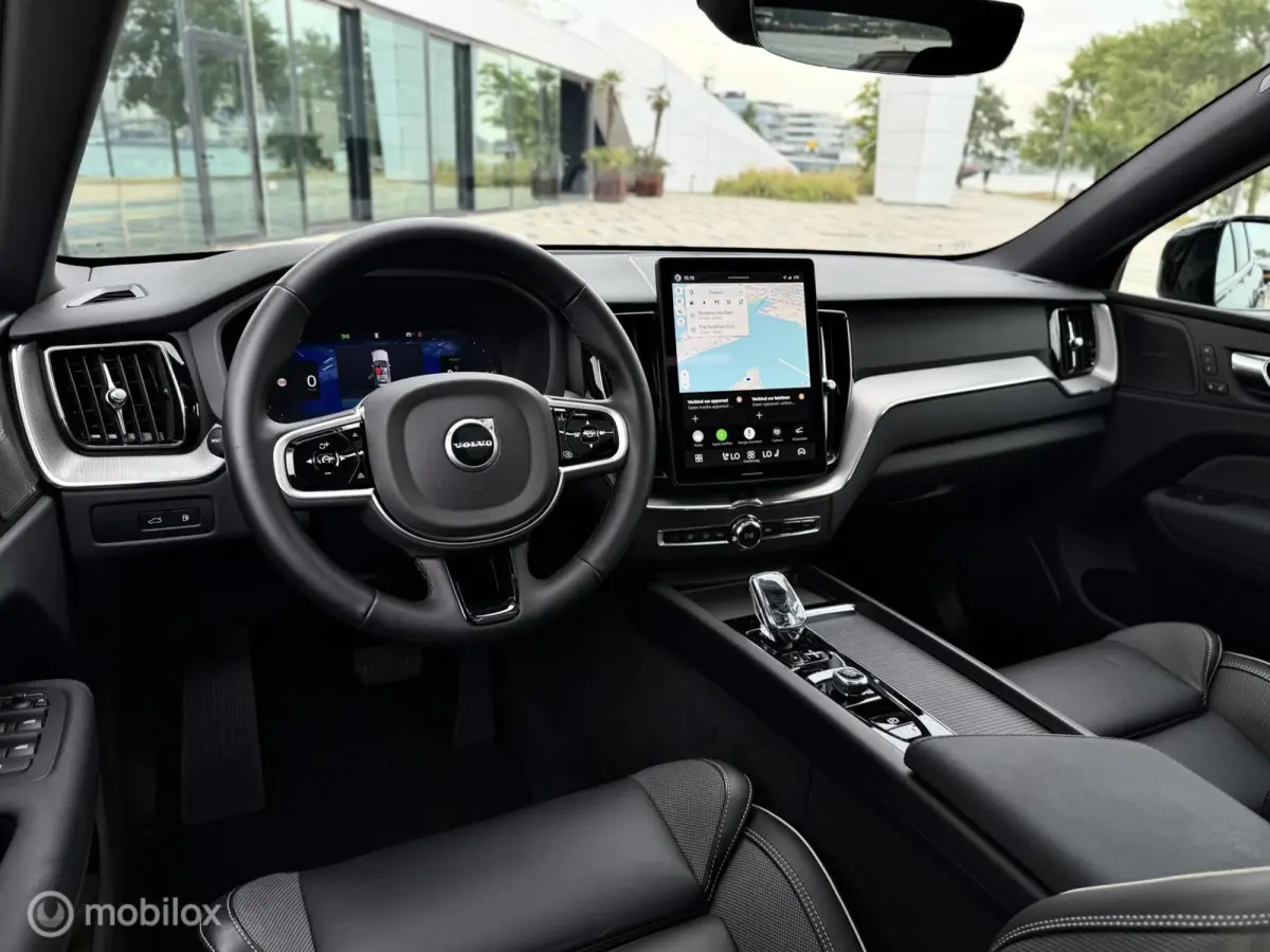 2.0 T8 Plug-in hybrid AWD Ultra Black Pano