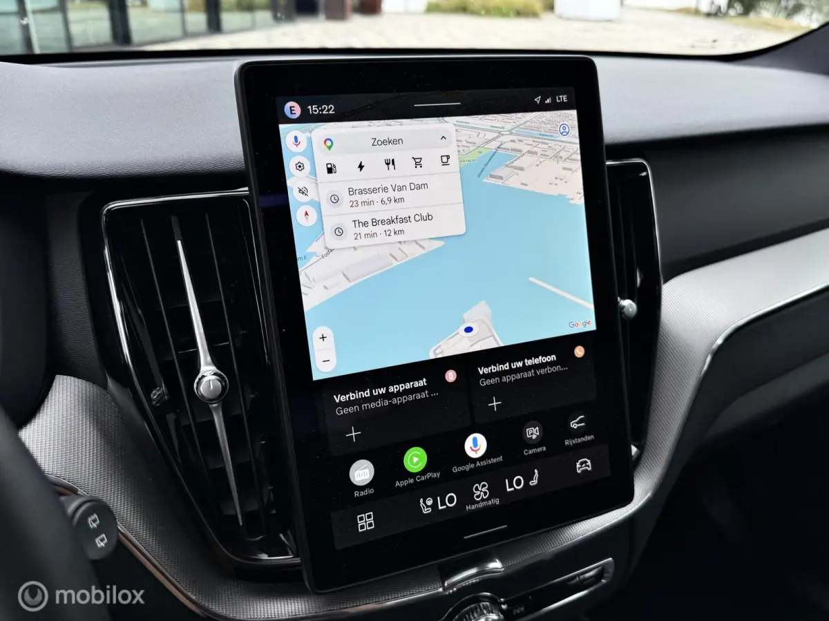2.0 T8 Plug-in hybrid AWD Ultra Black Pano