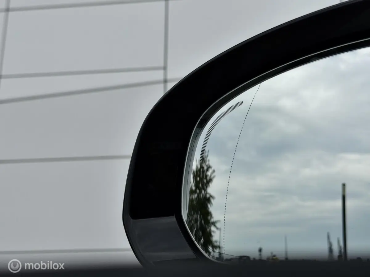 2.0 T8 Plug-in hybrid AWD Ultra Black Pano