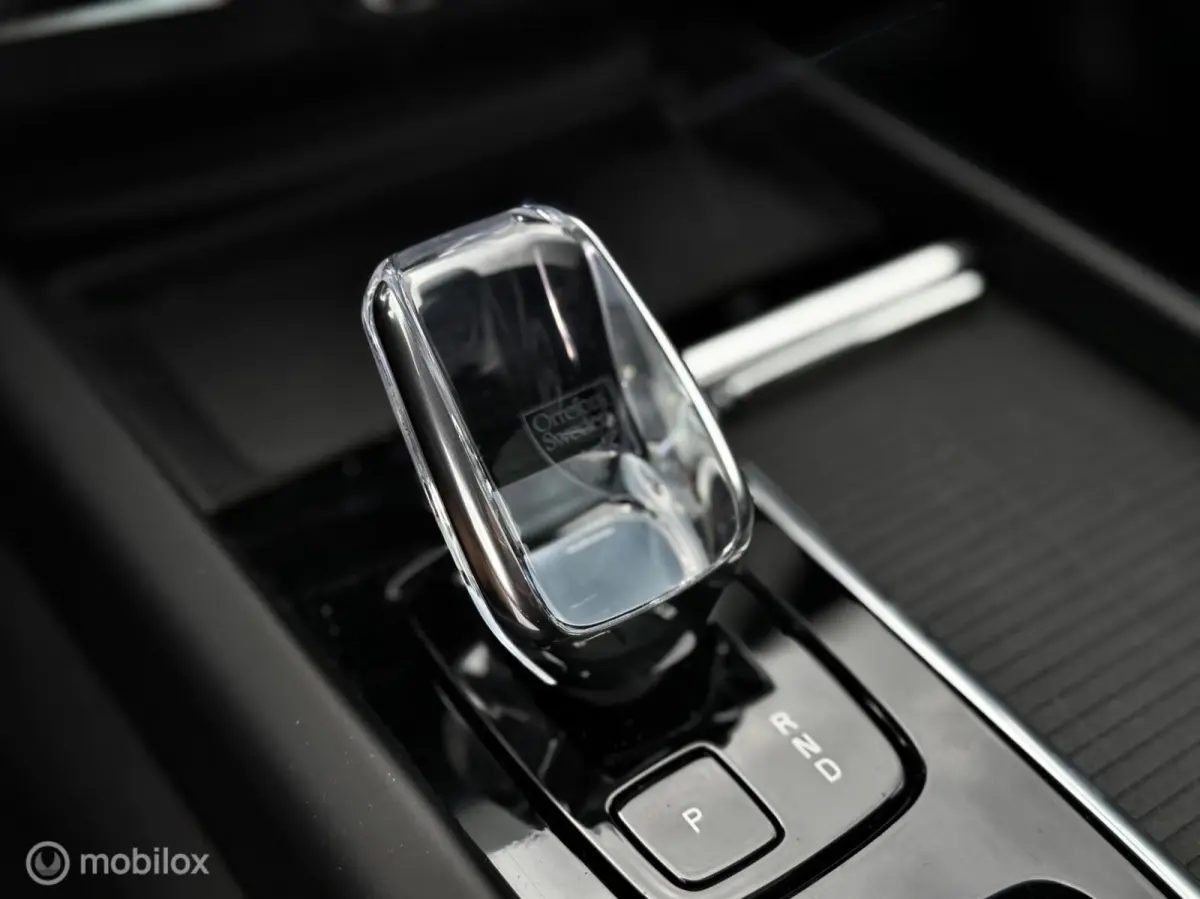 2.0 T8 Plug-in hybrid AWD Ultra Black Pano