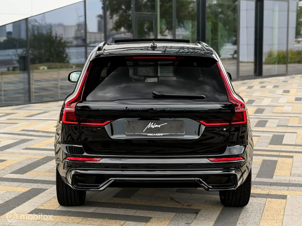 2.0 T8 Plug-in hybrid AWD Ultra Black Pano