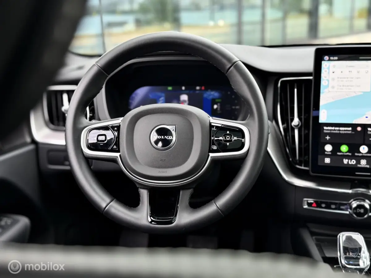 2.0 T8 Plug-in hybrid AWD Ultra Black Pano