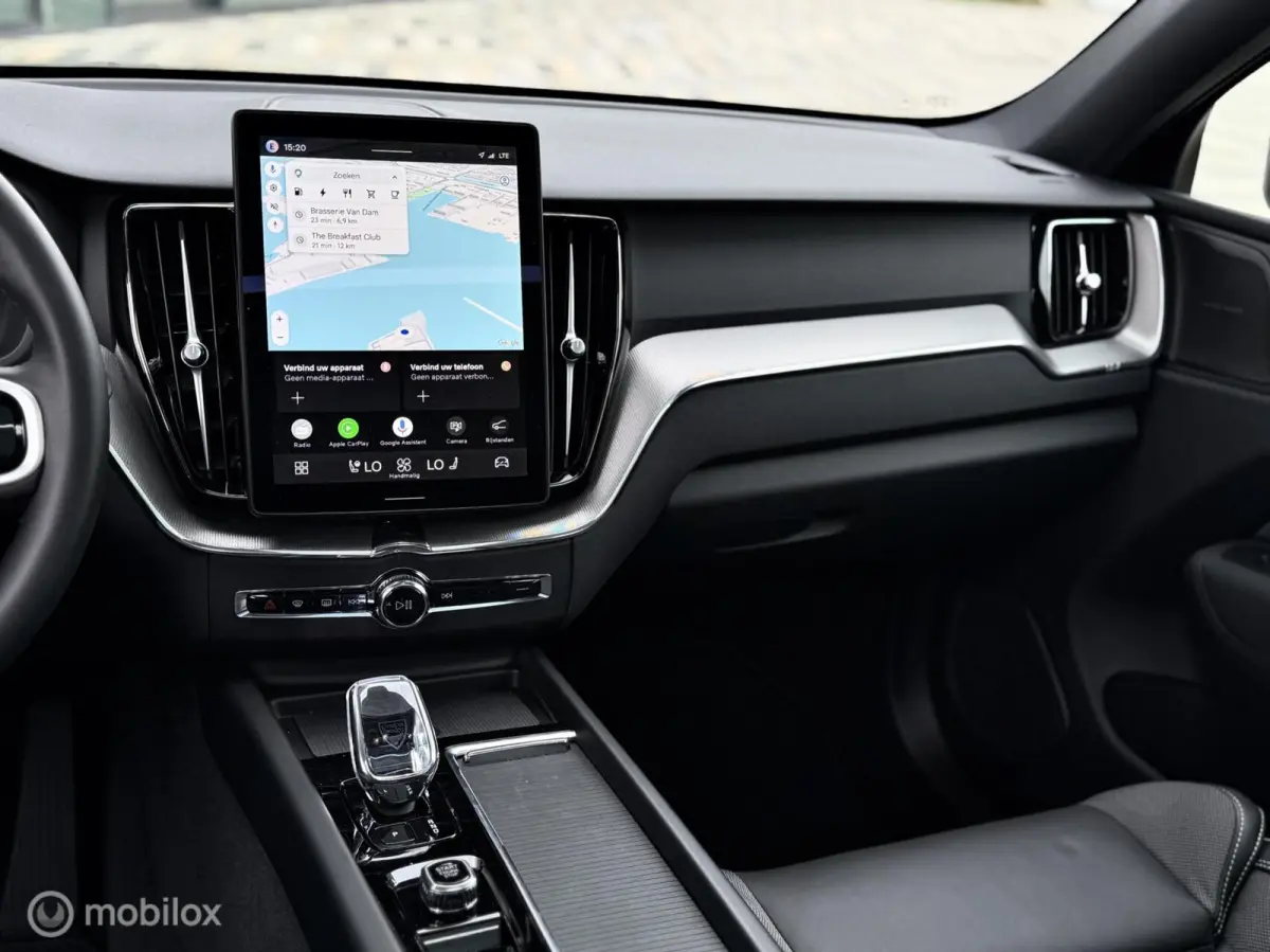 2.0 T8 Plug-in hybrid AWD Ultra Black Pano