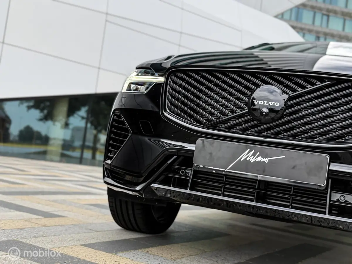 2.0 T8 Plug-in hybrid AWD Ultra Black Pano