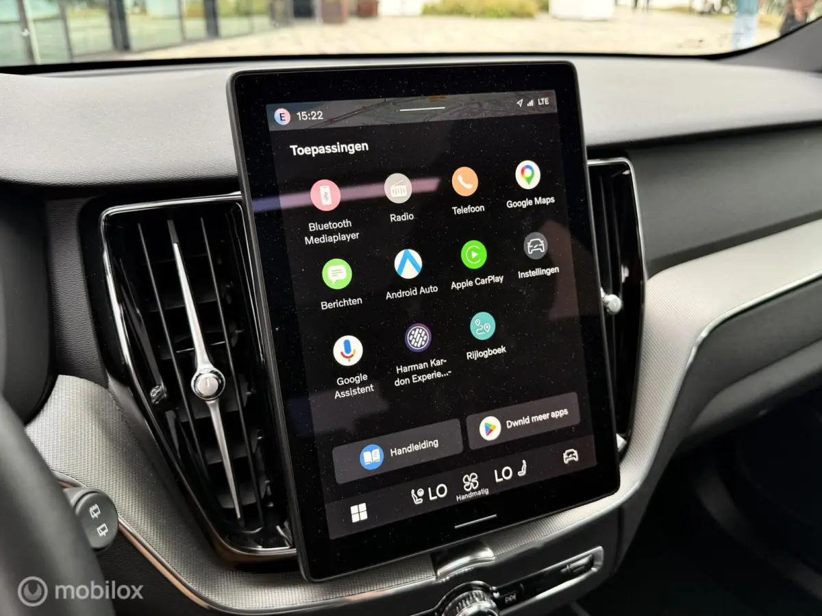 2.0 T8 Plug-in hybrid AWD Ultra Black Pano