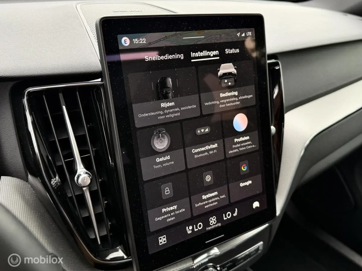 2.0 T8 Plug-in hybrid AWD Ultra Black Pano