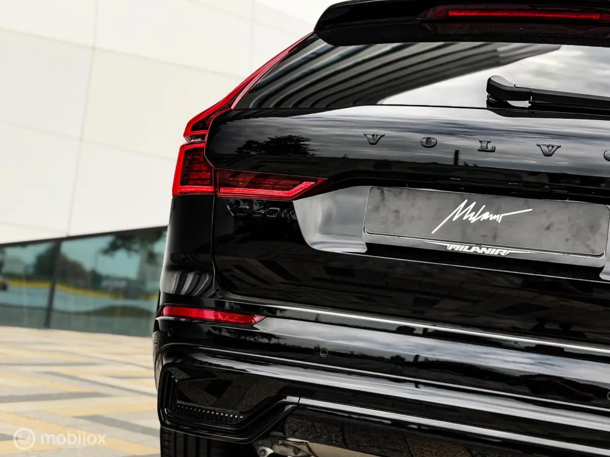 2.0 T8 Plug-in hybrid AWD Ultra Black Pano