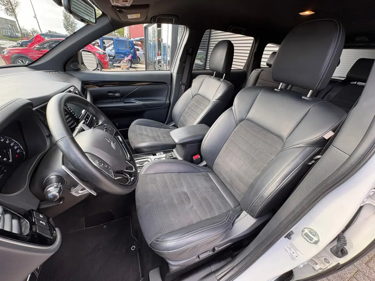 2.0 Benzine 4WD AUTOMAAT,LEER,CAMERA, 7 persoons