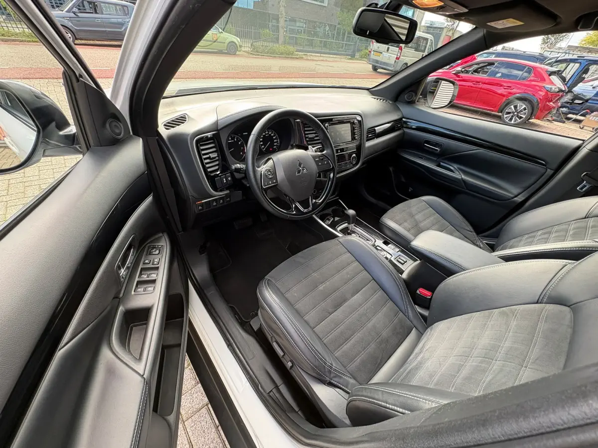 2.0 Benzine 4WD AUTOMAAT,LEER,CAMERA, 7 persoons