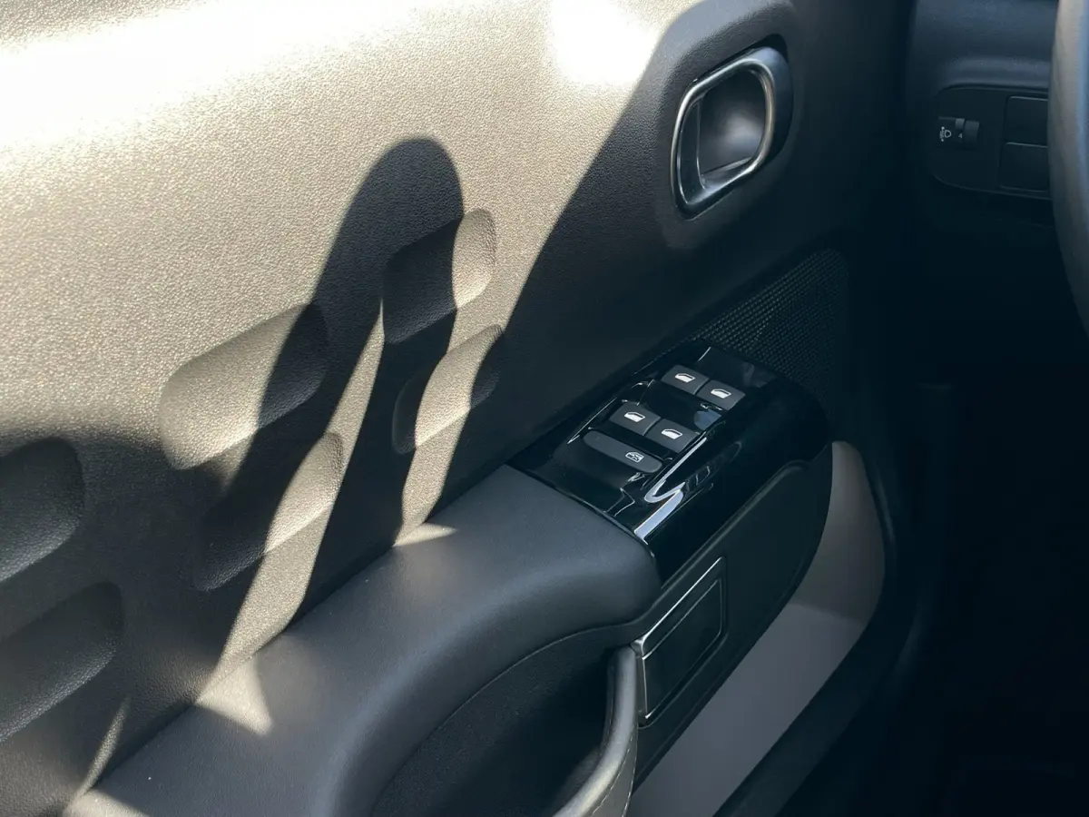1.2 PureTech Shine | Camera | PDC | Carplay | Navi |