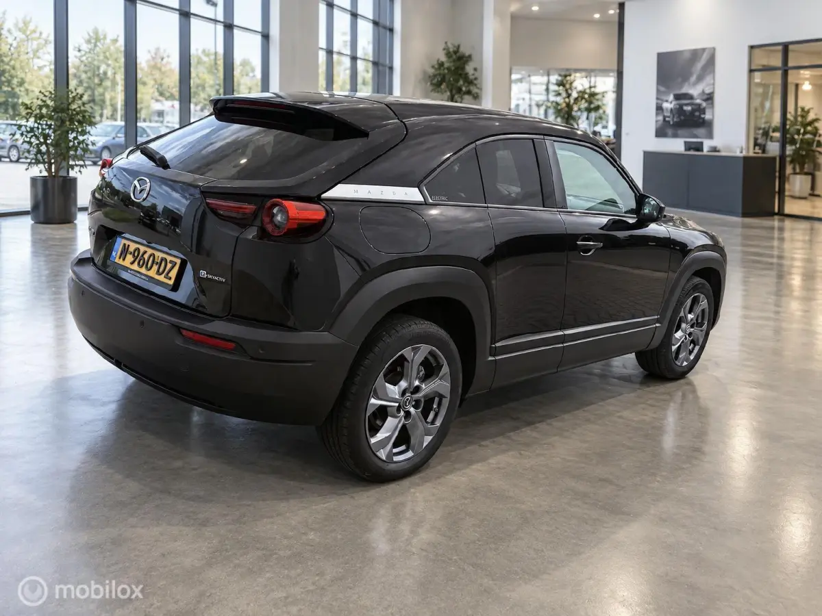 e-SkyActiv 145 | SOH 93% | ACCUGARANTIE | HUD | STOEL- & STUURVERWARMING | ADAPTIVE CRUISE | CAMERA | KEYLESS