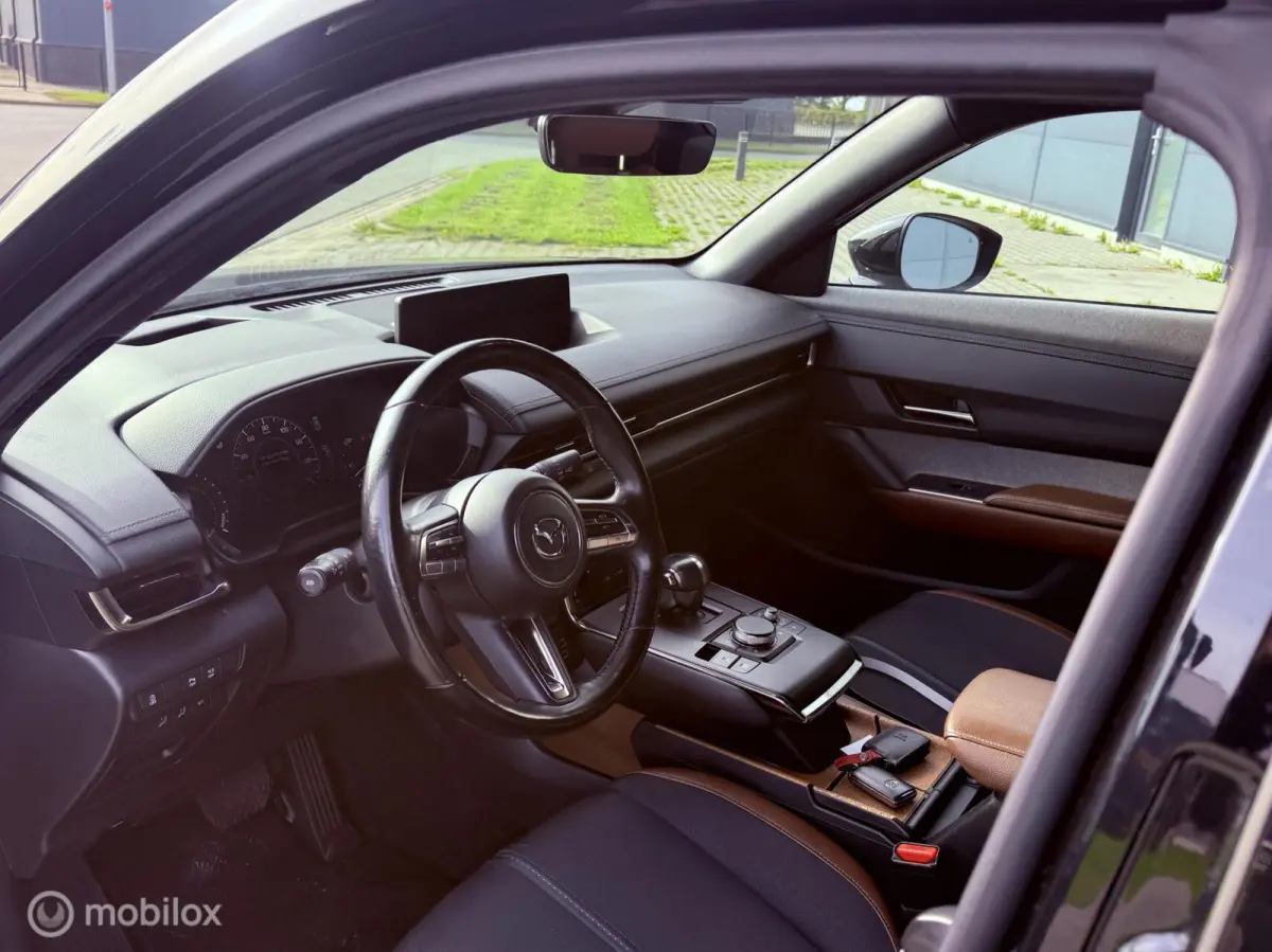 e-SkyActiv 145 | SOH 93% | ACCUGARANTIE | HUD | STOEL- & STUURVERWARMING | ADAPTIVE CRUISE | CAMERA | KEYLESS