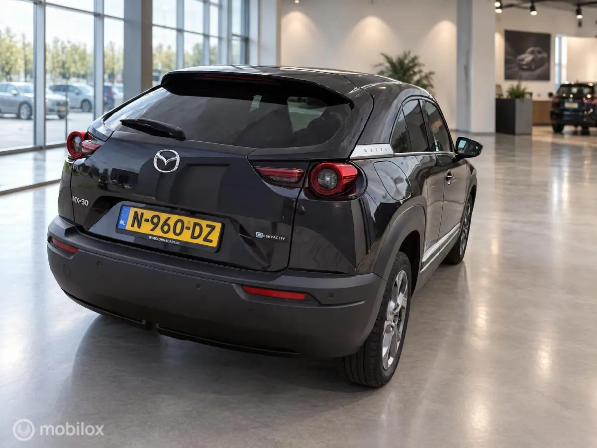 e-SkyActiv 145 | SOH 93% | ACCUGARANTIE | HUD | STOEL- & STUURVERWARMING | ADAPTIVE CRUISE | CAMERA | KEYLESS