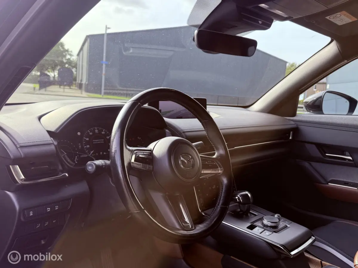 e-SkyActiv 145 | SOH 93% | ACCUGARANTIE | HUD | STOEL- & STUURVERWARMING | ADAPTIVE CRUISE | CAMERA | KEYLESS