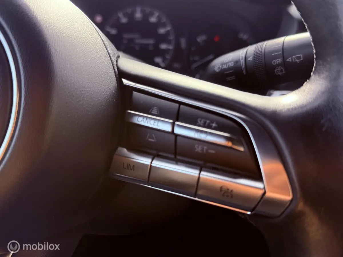 e-SkyActiv 145 | SOH 93% | ACCUGARANTIE | HUD | STOEL- & STUURVERWARMING | ADAPTIVE CRUISE | CAMERA | KEYLESS