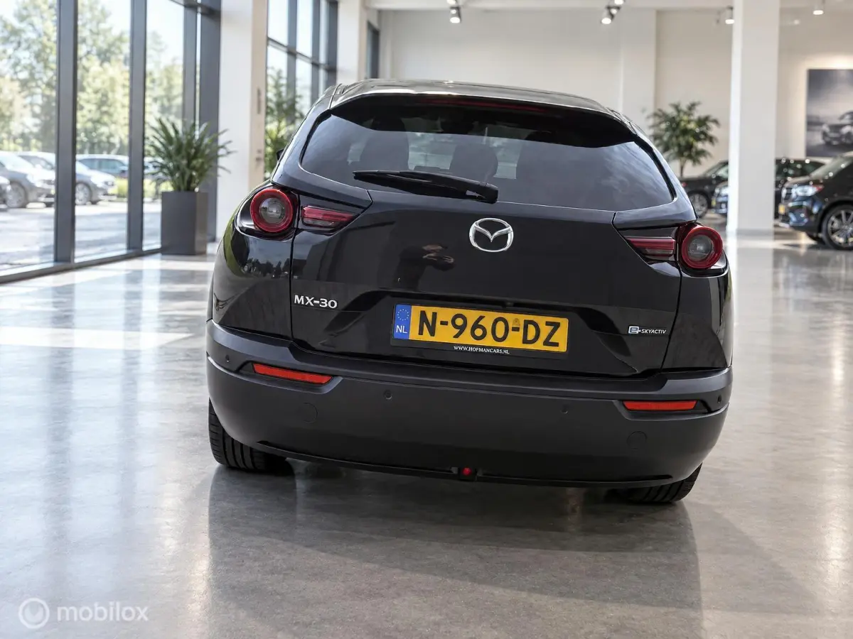 e-SkyActiv 145 | SOH 93% | ACCUGARANTIE | HUD | STOEL- & STUURVERWARMING | ADAPTIVE CRUISE | CAMERA | KEYLESS