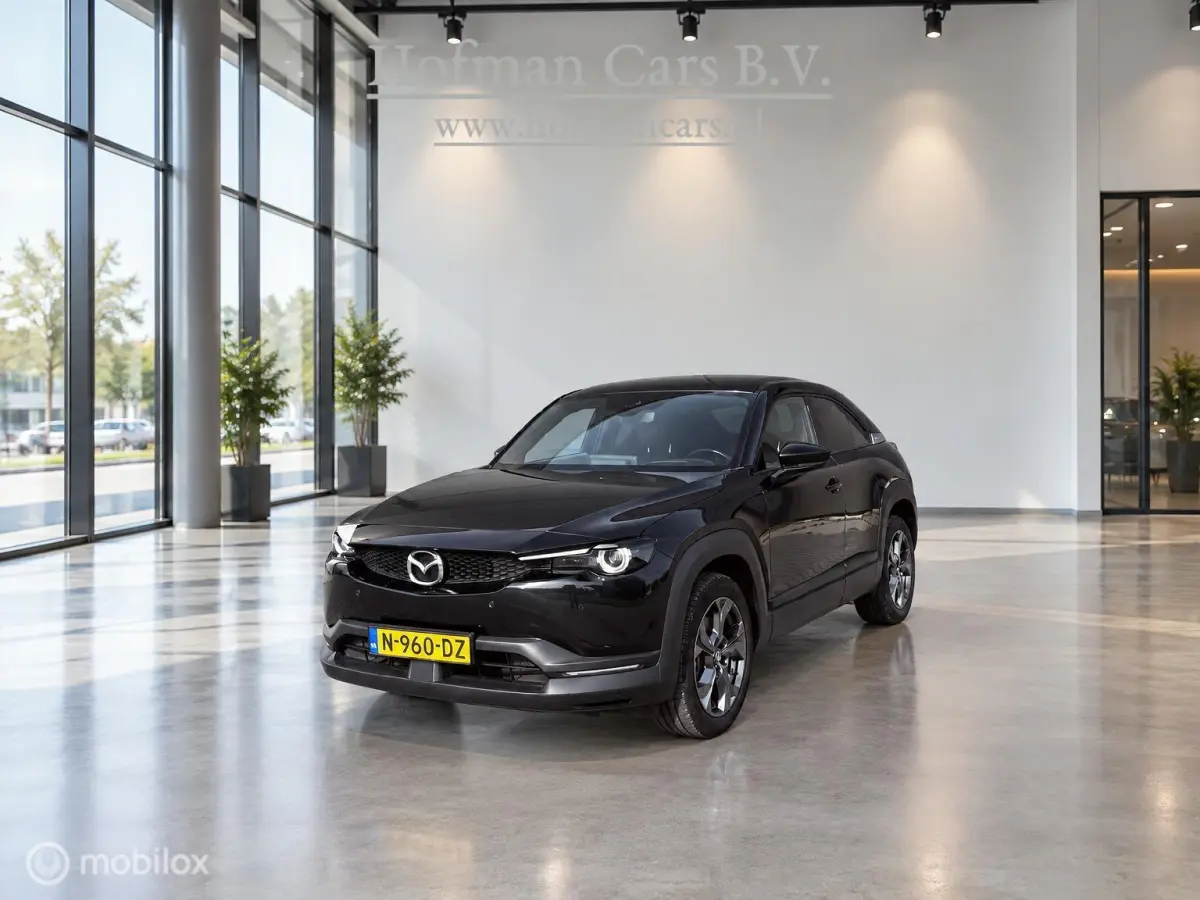 e-SkyActiv 145 | SOH 93% | ACCUGARANTIE | HUD | STOEL- & STUURVERWARMING | ADAPTIVE CRUISE | CAMERA | KEYLESS
