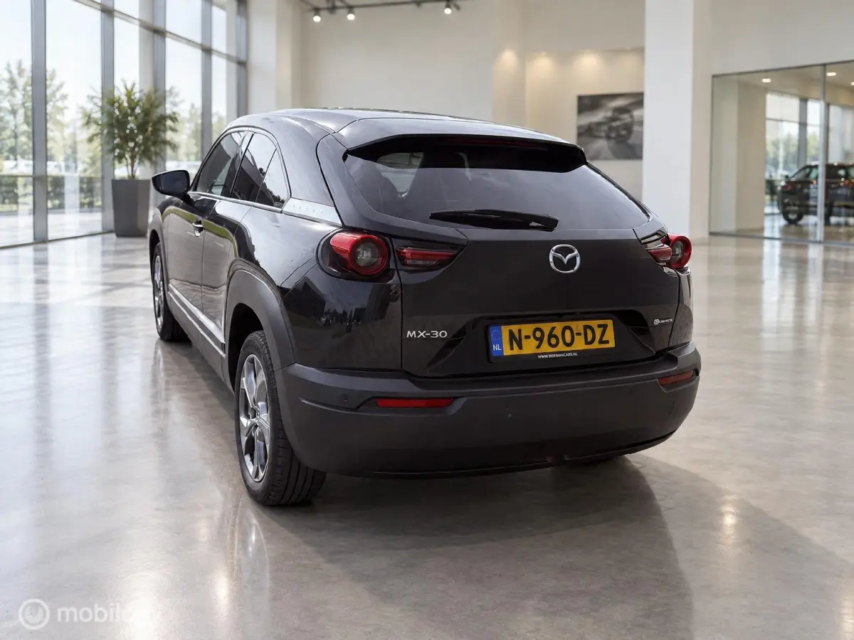 e-SkyActiv 145 | SOH 93% | ACCUGARANTIE | HUD | STOEL- & STUURVERWARMING | ADAPTIVE CRUISE | CAMERA | KEYLESS