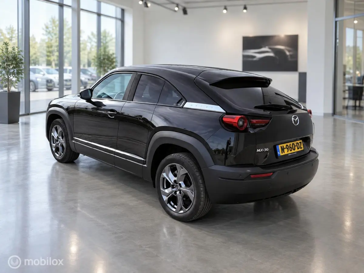 e-SkyActiv 145 | SOH 93% | ACCUGARANTIE | HUD | STOEL- & STUURVERWARMING | ADAPTIVE CRUISE | CAMERA | KEYLESS