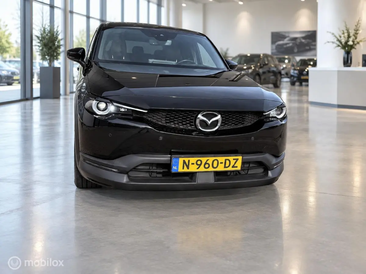 e-SkyActiv 145 | SOH 93% | ACCUGARANTIE | HUD | STOEL- & STUURVERWARMING | ADAPTIVE CRUISE | CAMERA | KEYLESS