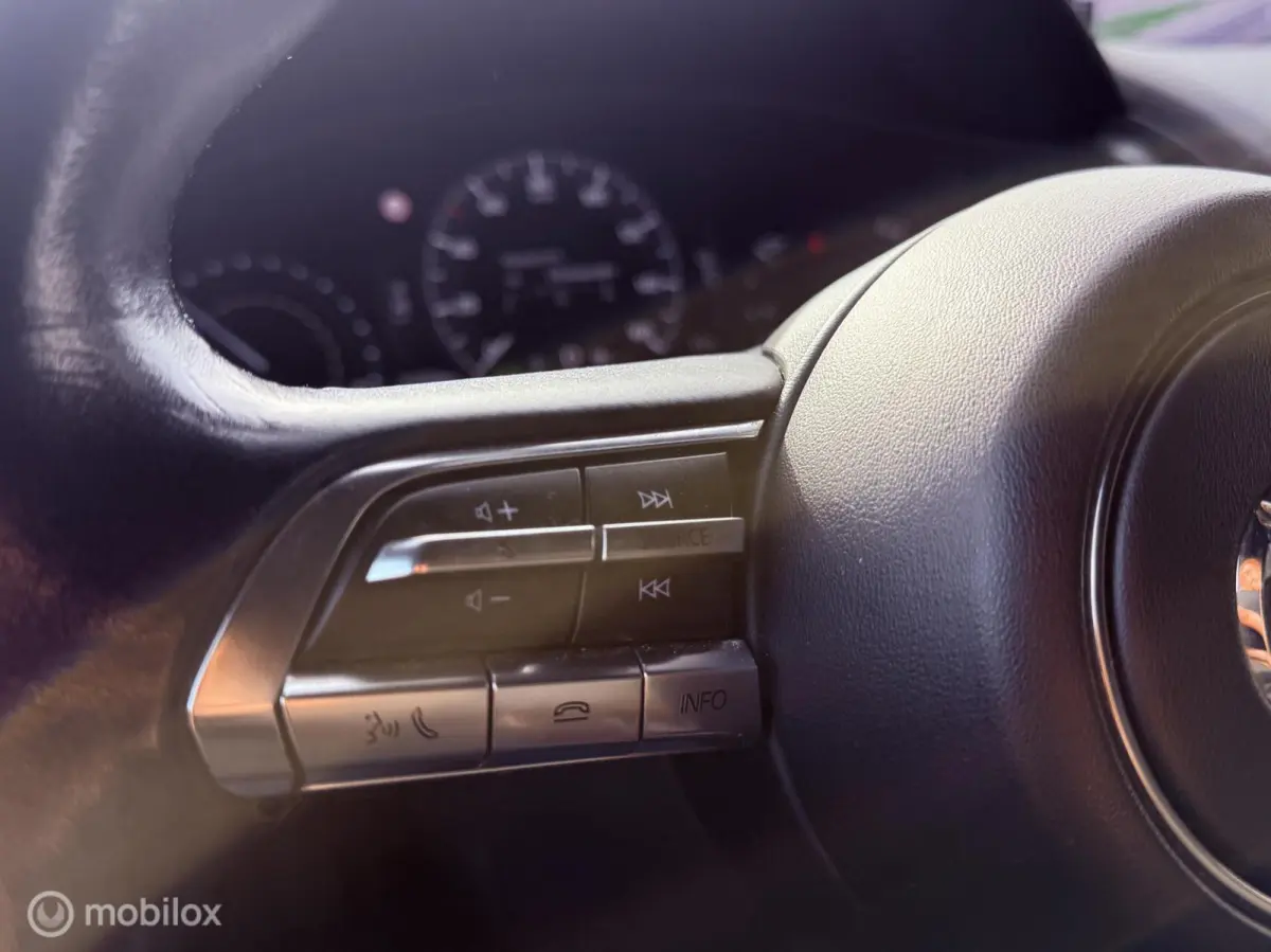 e-SkyActiv 145 | SOH 93% | ACCUGARANTIE | HUD | STOEL- & STUURVERWARMING | ADAPTIVE CRUISE | CAMERA | KEYLESS
