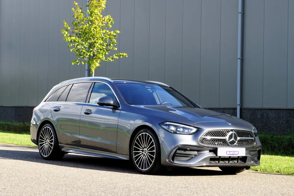 300 AMG Line in nieuwstaat |BTW |Digital Light |Burmester geluid |Panoramadak |Selenietgrijs |19" AMG velgen |1e eigenaar |258 pk |Camera |Cruise |Navi