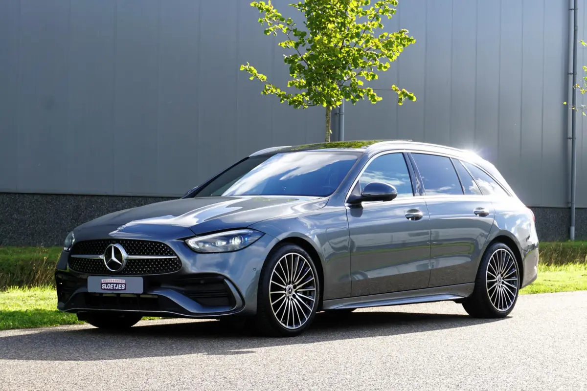 300 AMG Line in nieuwstaat |BTW |Digital Light |Burmester geluid |Panoramadak |Selenietgrijs |19" AMG velgen |1e eigenaar |258 pk |Camera |Cruise |Navi