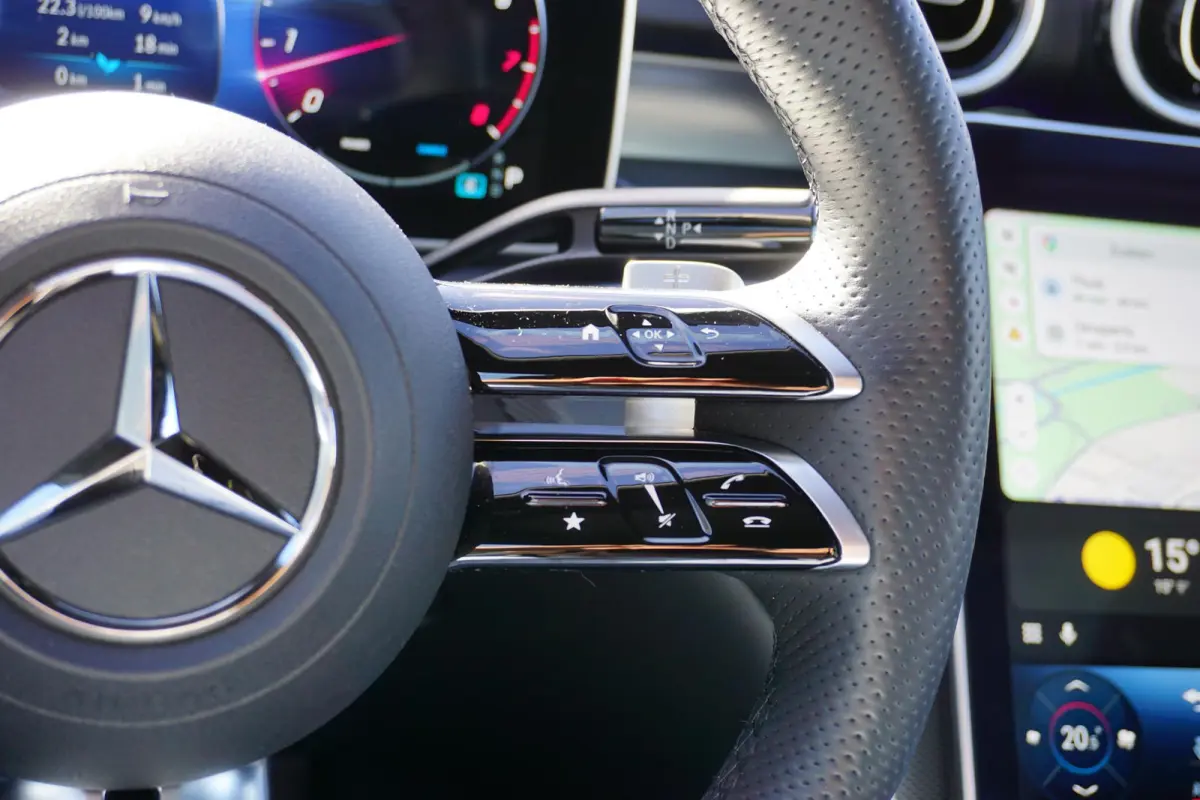 300 AMG Line in nieuwstaat |BTW |Digital Light |Burmester geluid |Panoramadak |Selenietgrijs |19" AMG velgen |1e eigenaar |258 pk |Camera |Cruise |Navi