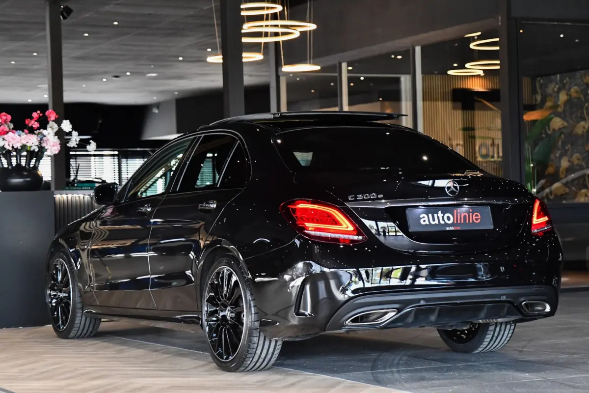 300 e AMG Night Edition, Pano, Luchtvering, Burmester, 360, Virtual, Multibeam, Keyless. CarPlay!