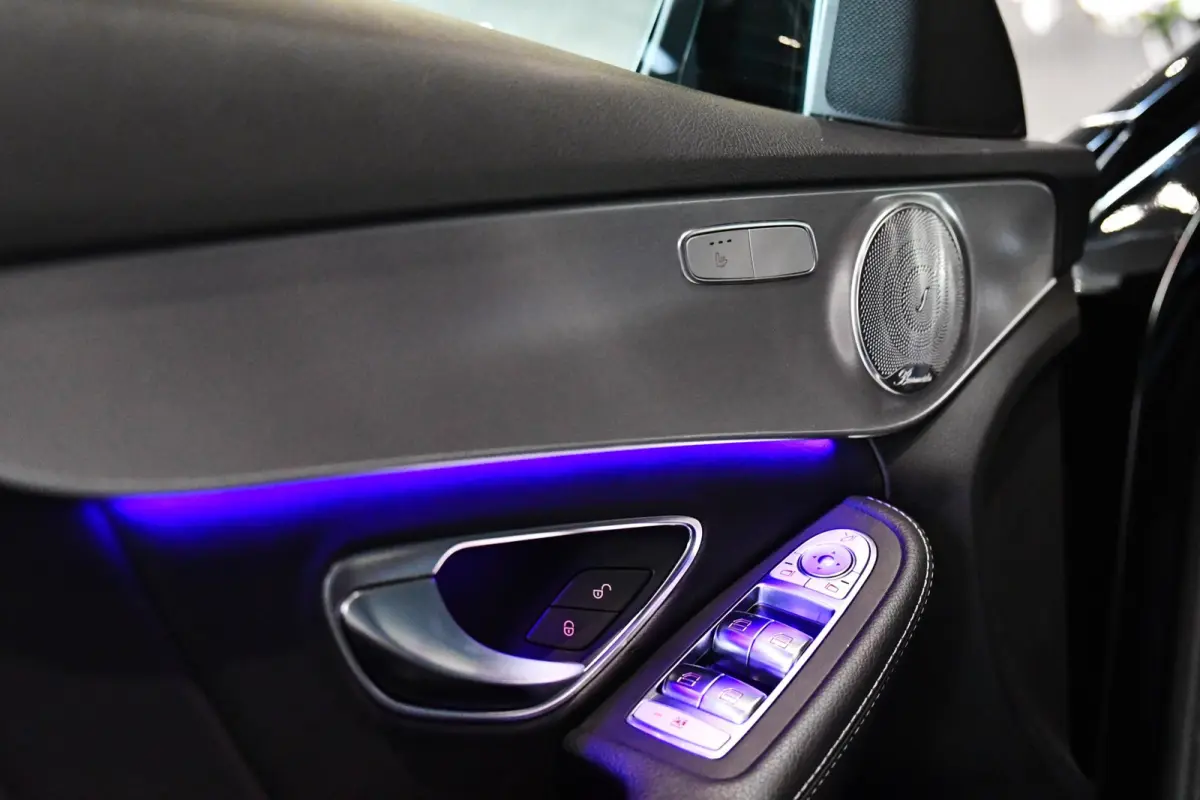 300 e AMG Night Edition, Pano, Luchtvering, Burmester, 360, Virtual, Multibeam, Keyless. CarPlay!