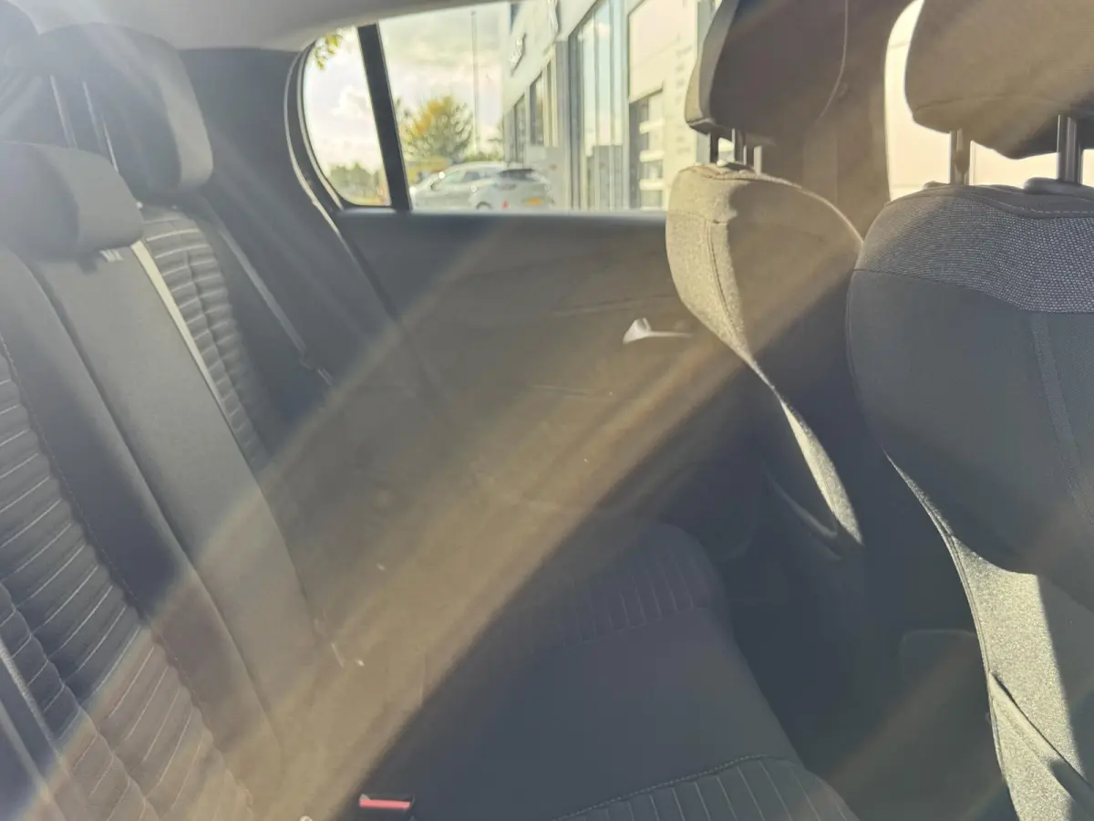 1.2 PureTech Active Pack | Cruise control | Parkeerhulp | Apple Carplay/Android Auto