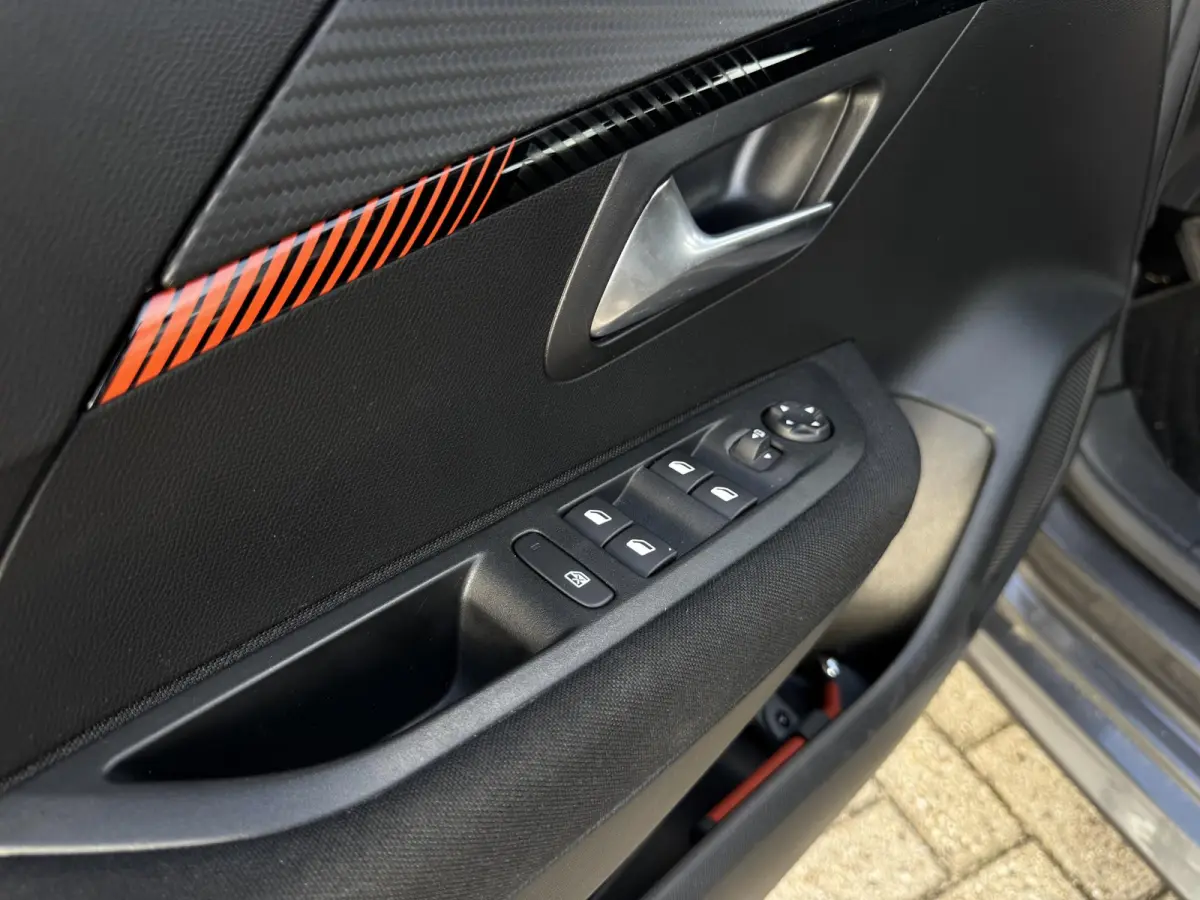 1.2 PureTech Active Pack | Cruise control | Parkeerhulp | Apple Carplay/Android Auto