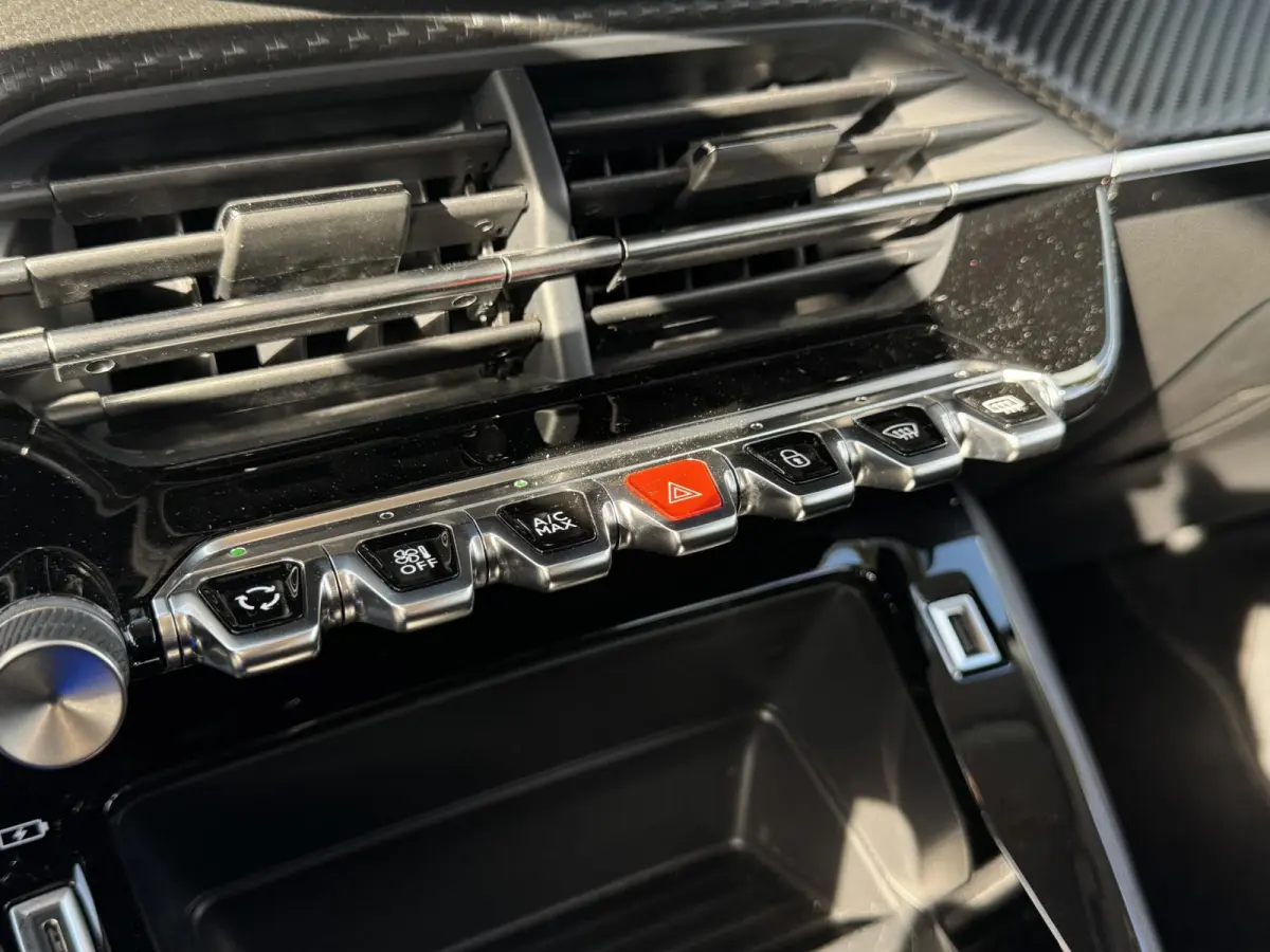 1.2 PureTech Active Pack | Cruise control | Parkeerhulp | Apple Carplay/Android Auto