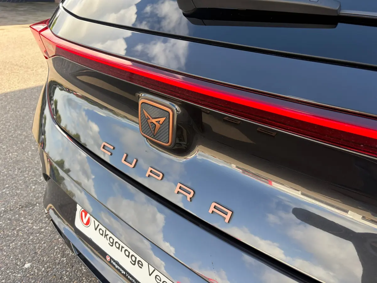Performance 62 kWh |Rijklaar prijs|Camera|ACC|Stoel/stuur verw.|Carplay|