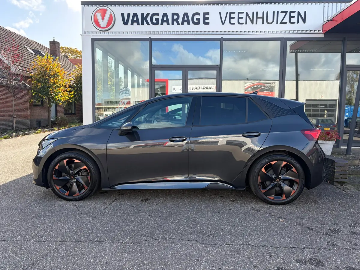 Performance 62 kWh |Rijklaar prijs|Camera|ACC|Stoel/stuur verw.|Carplay|