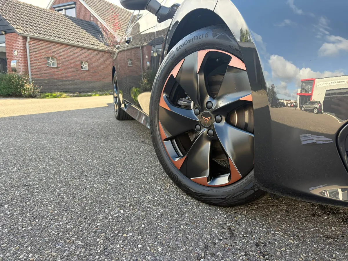 Performance 62 kWh |Rijklaar prijs|Camera|ACC|Stoel/stuur verw.|Carplay|